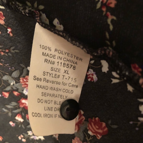 Knotted Floral Button Up with Lace - Picture 5 of 5